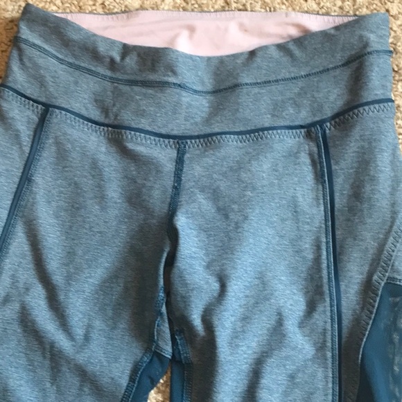 Lululemon training tough crop legging - Picture 4 of 10